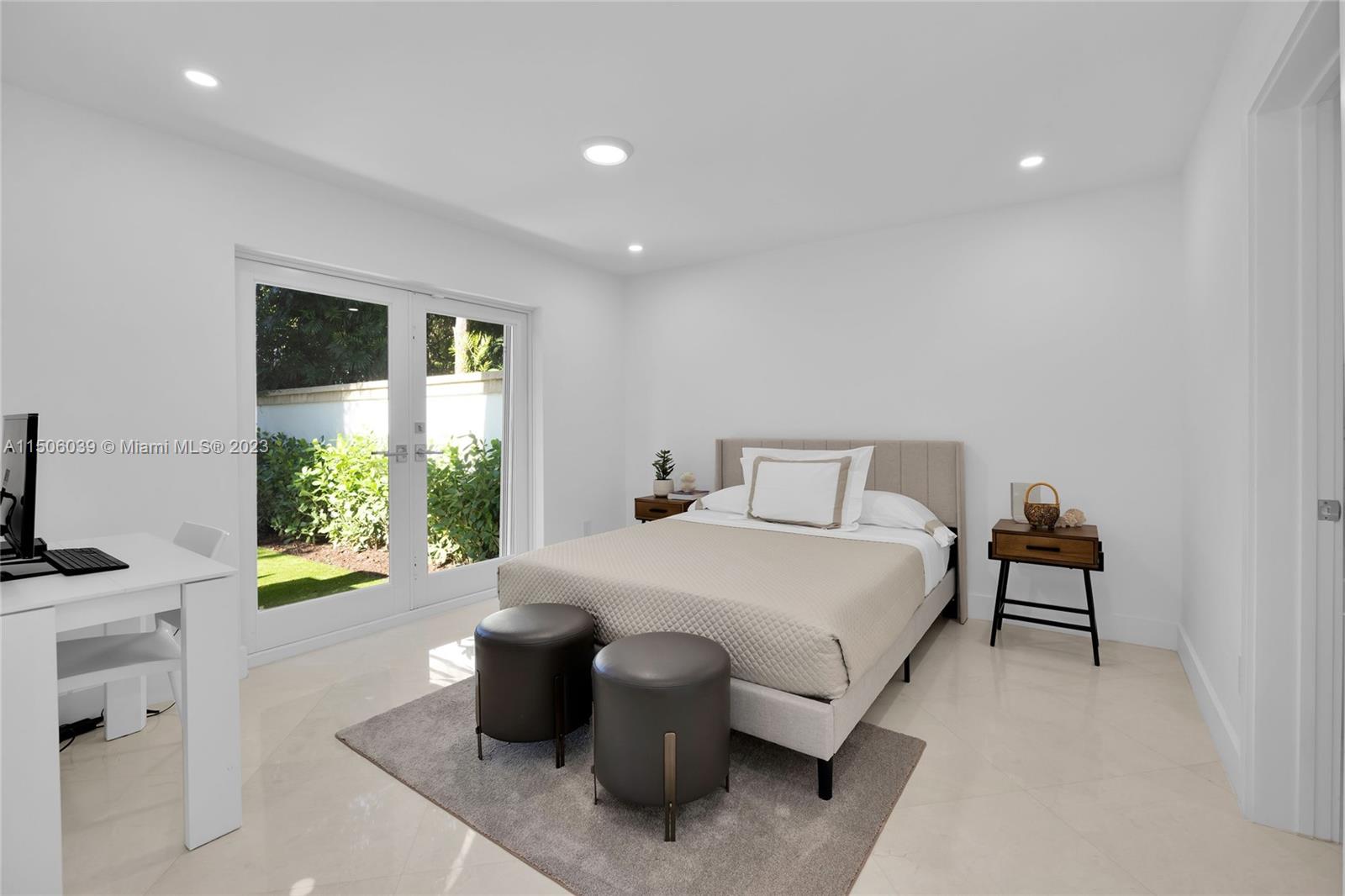 BAYSHORE VILLAS - Residential