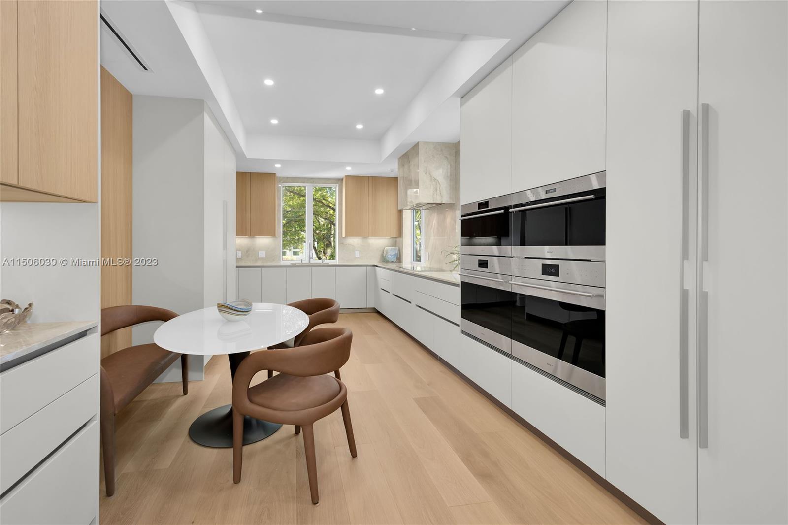 BAYSHORE VILLAS - Residential