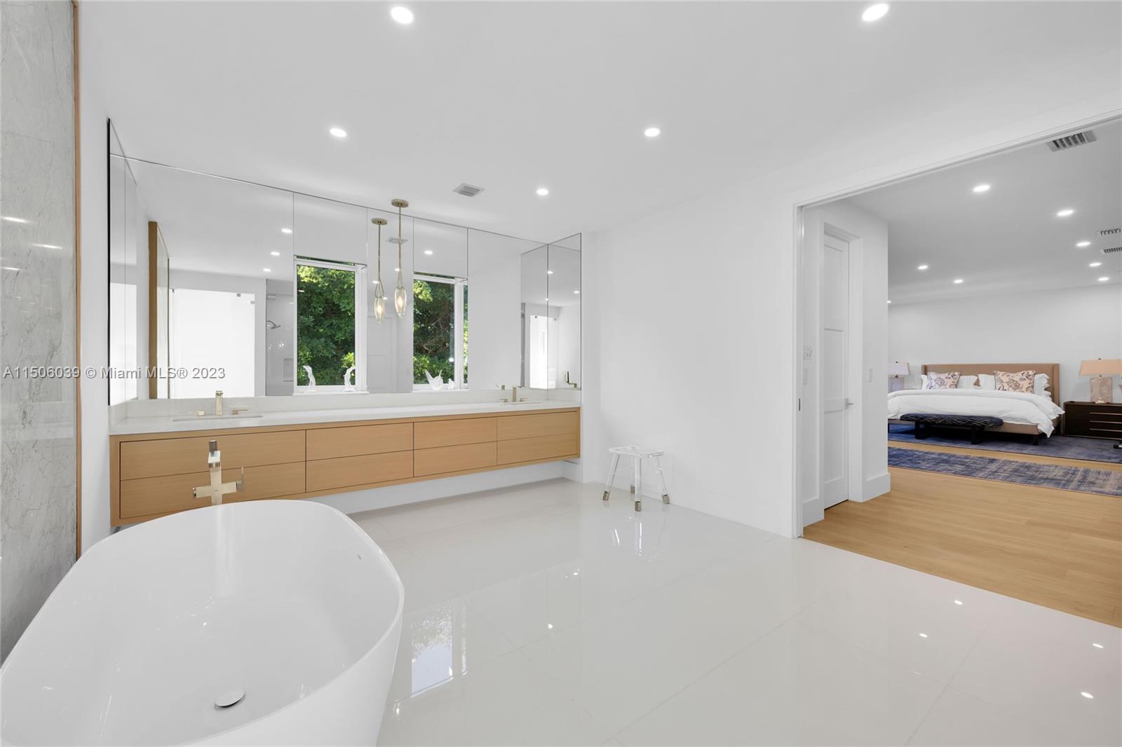 BAYSHORE VILLAS - Residential