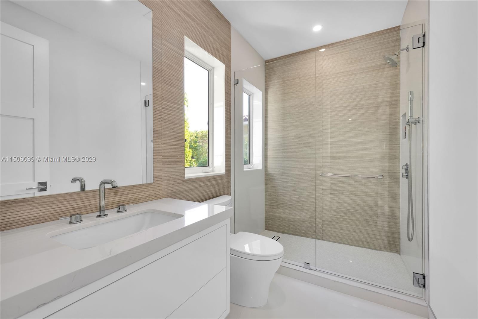 BAYSHORE VILLAS - Residential