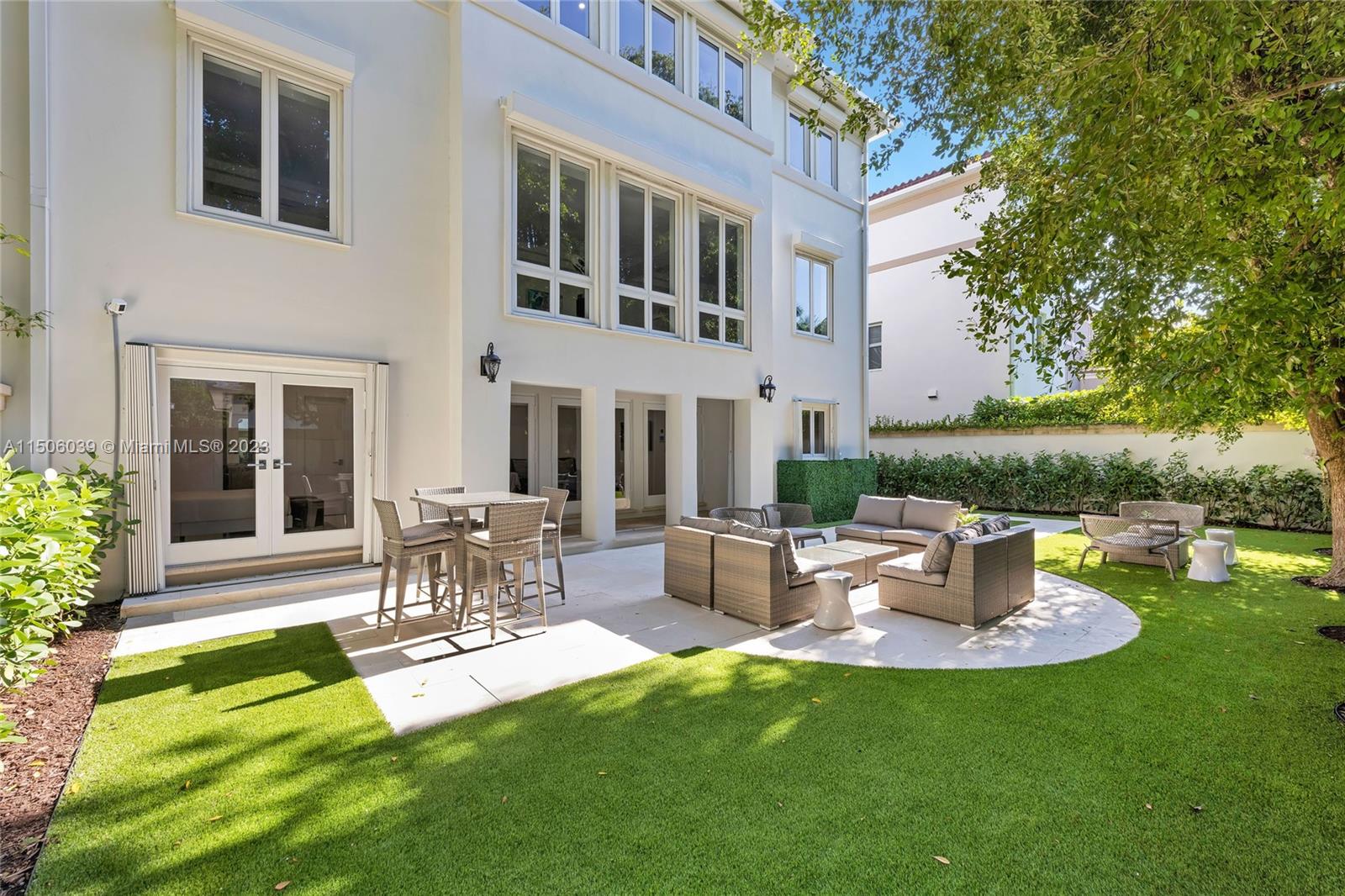 BAYSHORE VILLAS - Residential