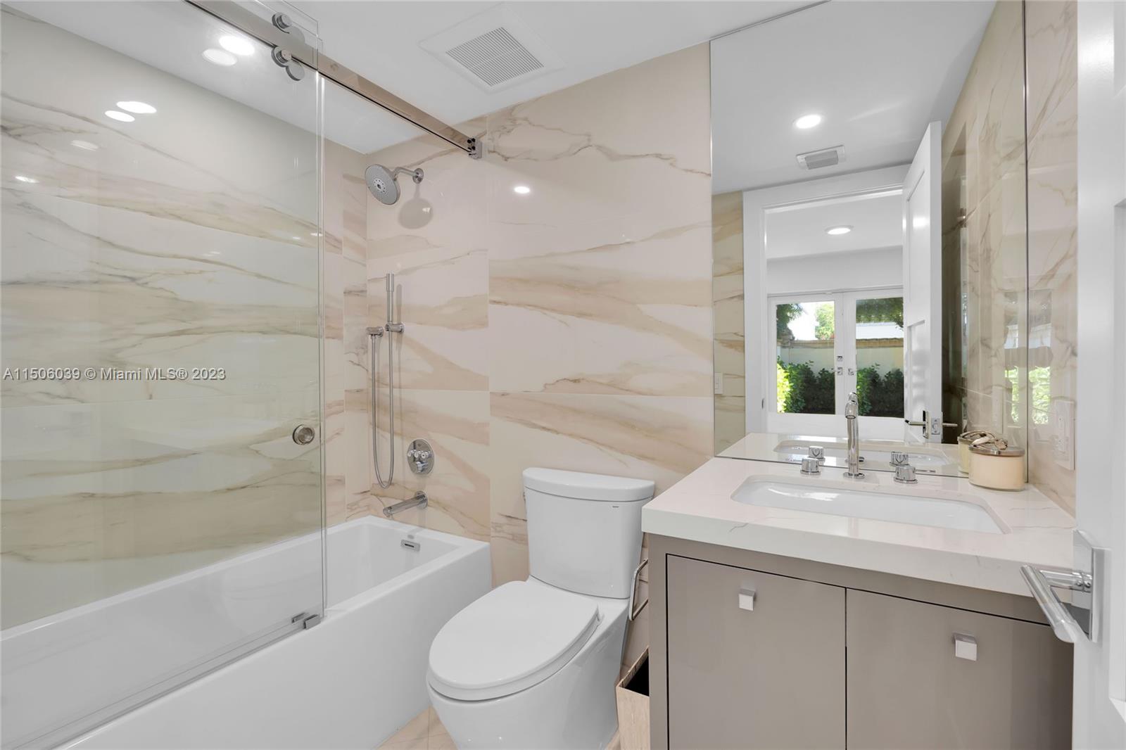 BAYSHORE VILLAS - Residential