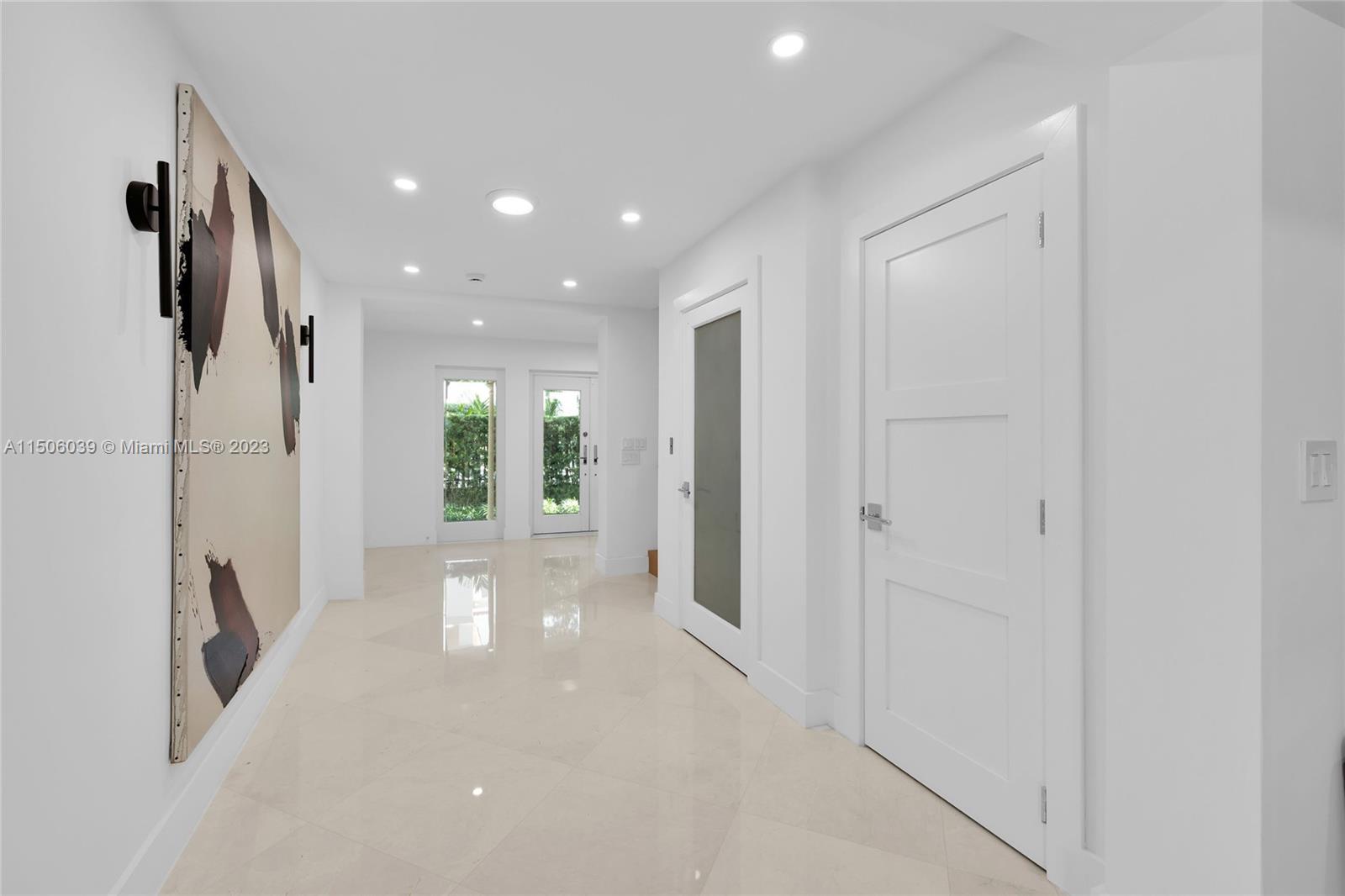 BAYSHORE VILLAS - Residential