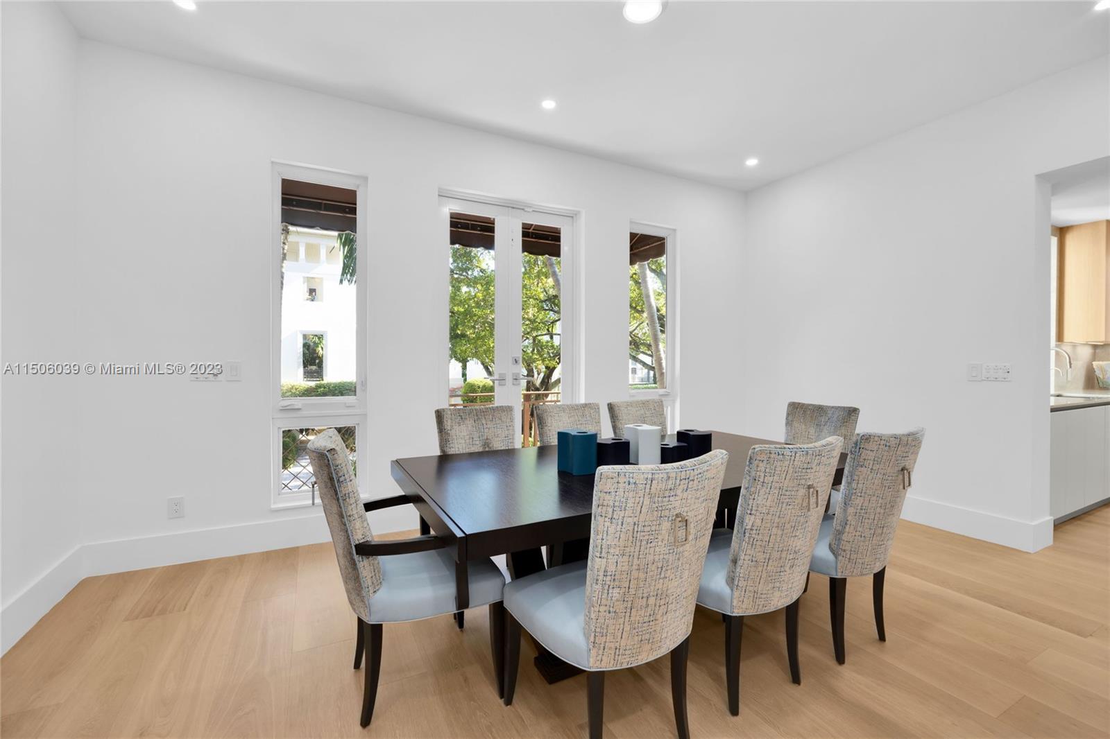 BAYSHORE VILLAS - Residential