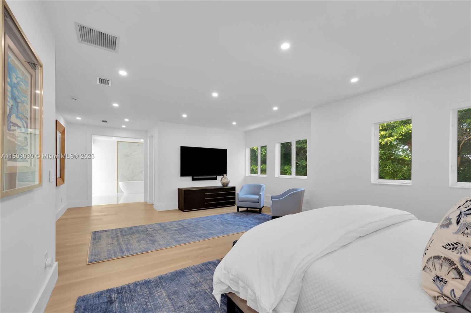 BAYSHORE VILLAS - Residential