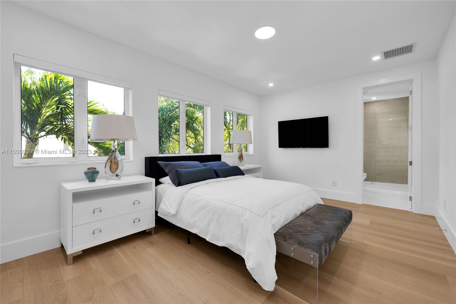 BAYSHORE VILLAS - Residential