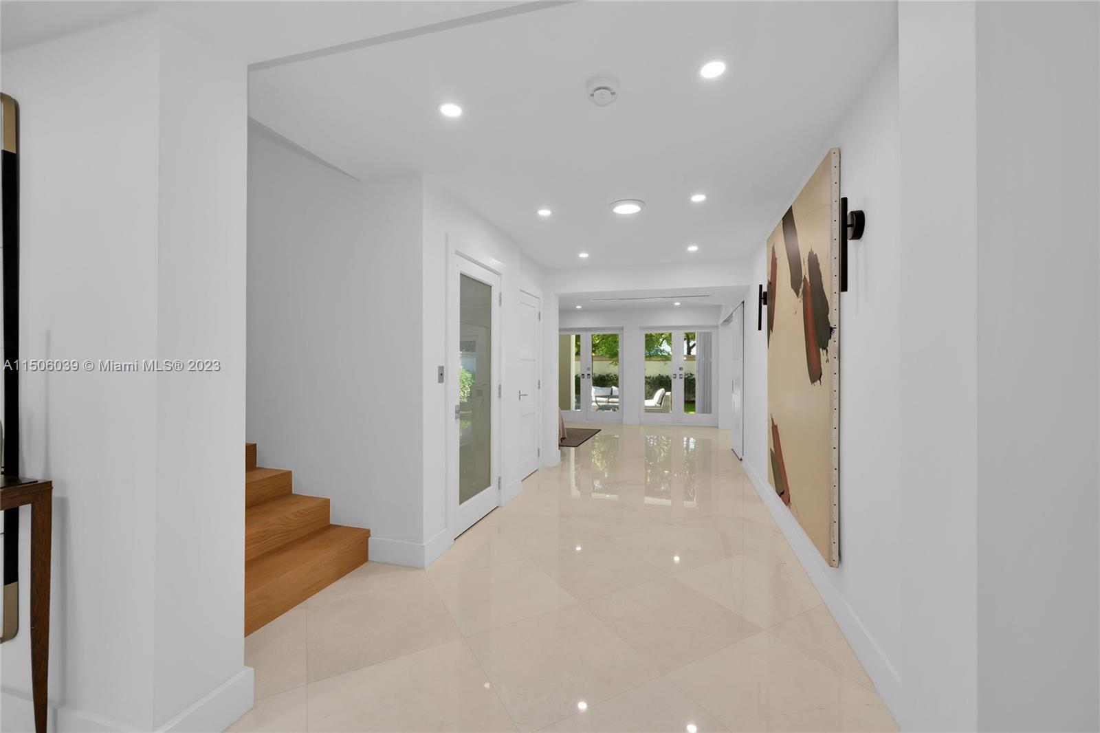 BAYSHORE VILLAS - Residential