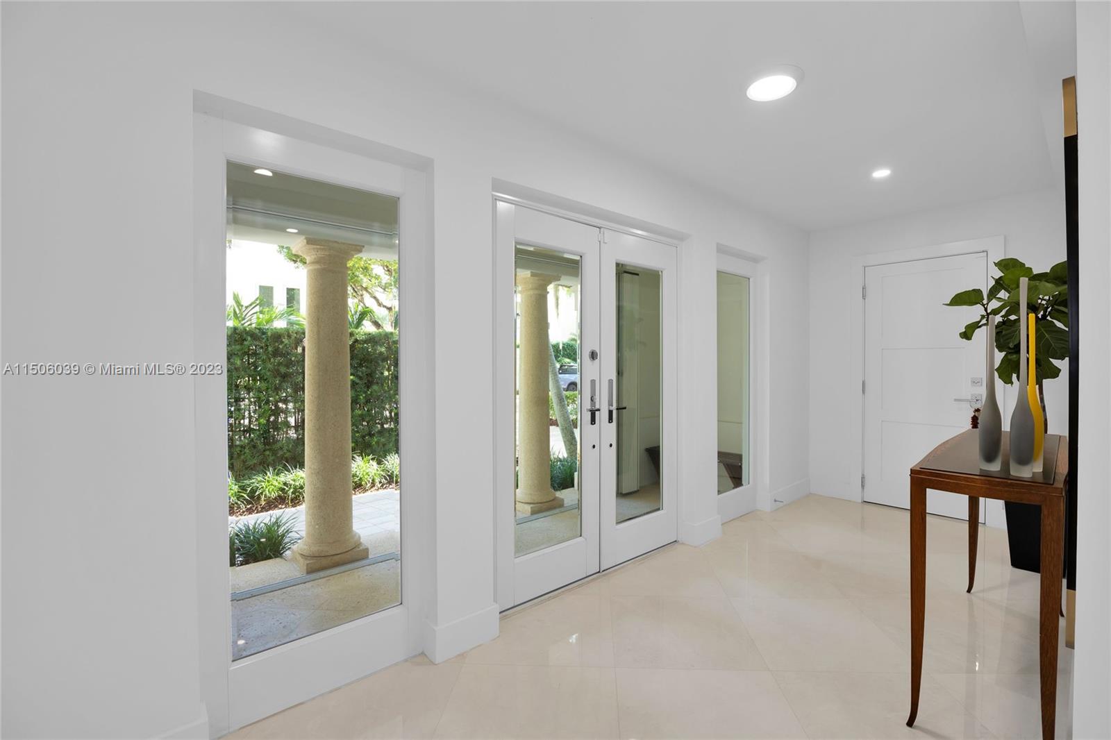 BAYSHORE VILLAS - Residential