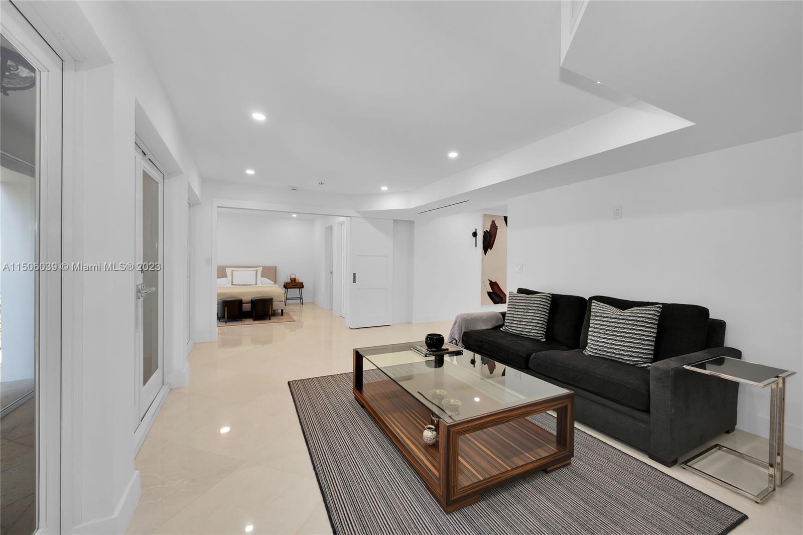 BAYSHORE VILLAS - Residential