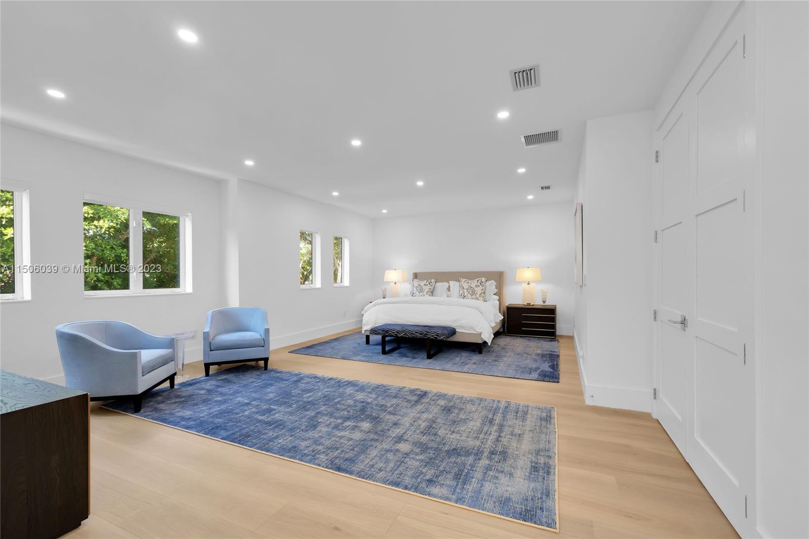 BAYSHORE VILLAS - Residential