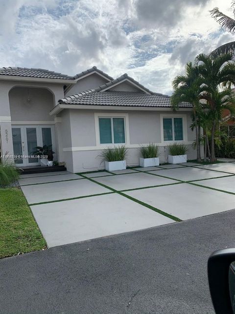 5261 SW 154th Pl 5261 Miami FL 33185