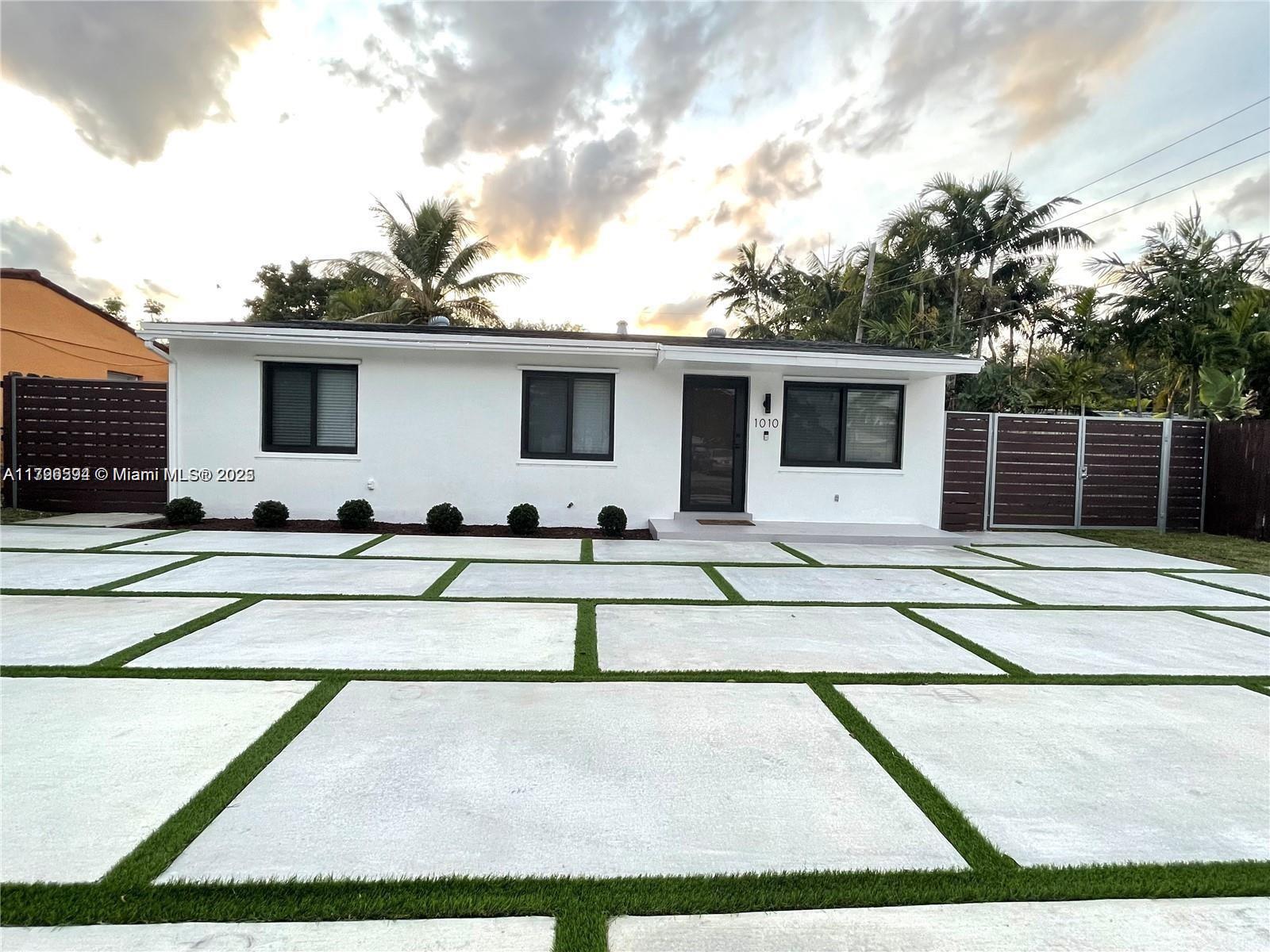 1010 N 31st Ct, Hollywood, Broward County, Florida - 3 Bedrooms  
2 Bathrooms - 
