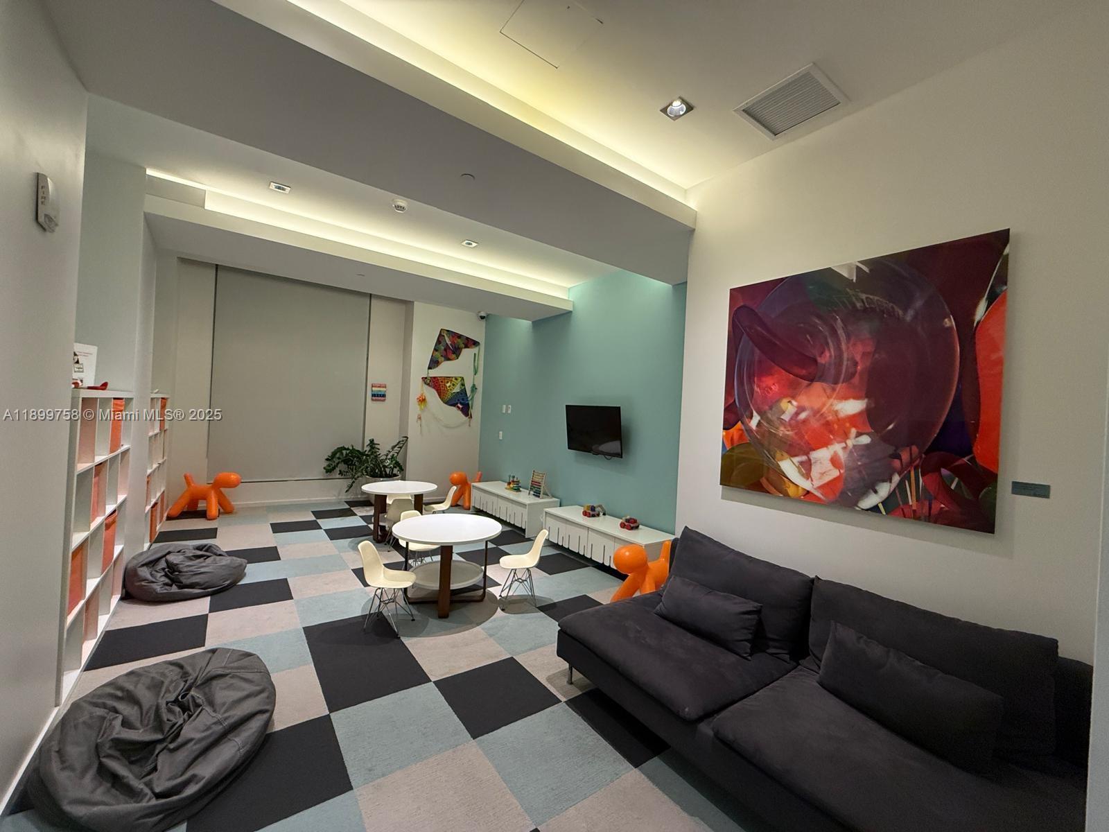 1100 MILLECENTO RESIDENCE - Residential Lease