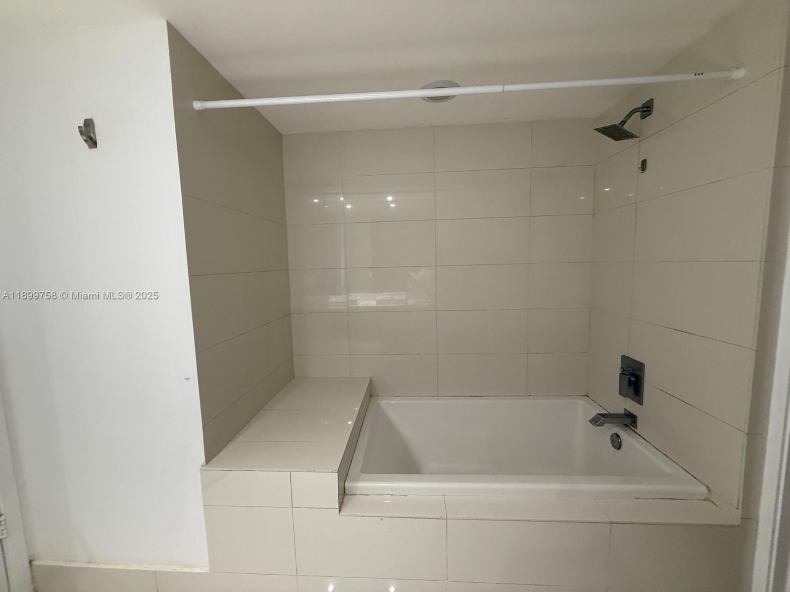 1100 MILLECENTO RESIDENCE - Residential Lease