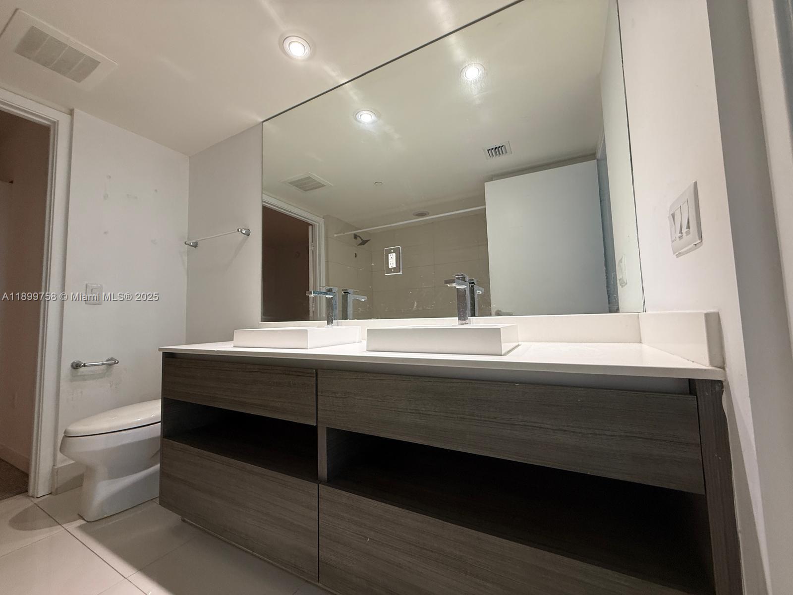 1100 MILLECENTO RESIDENCE - Residential Lease