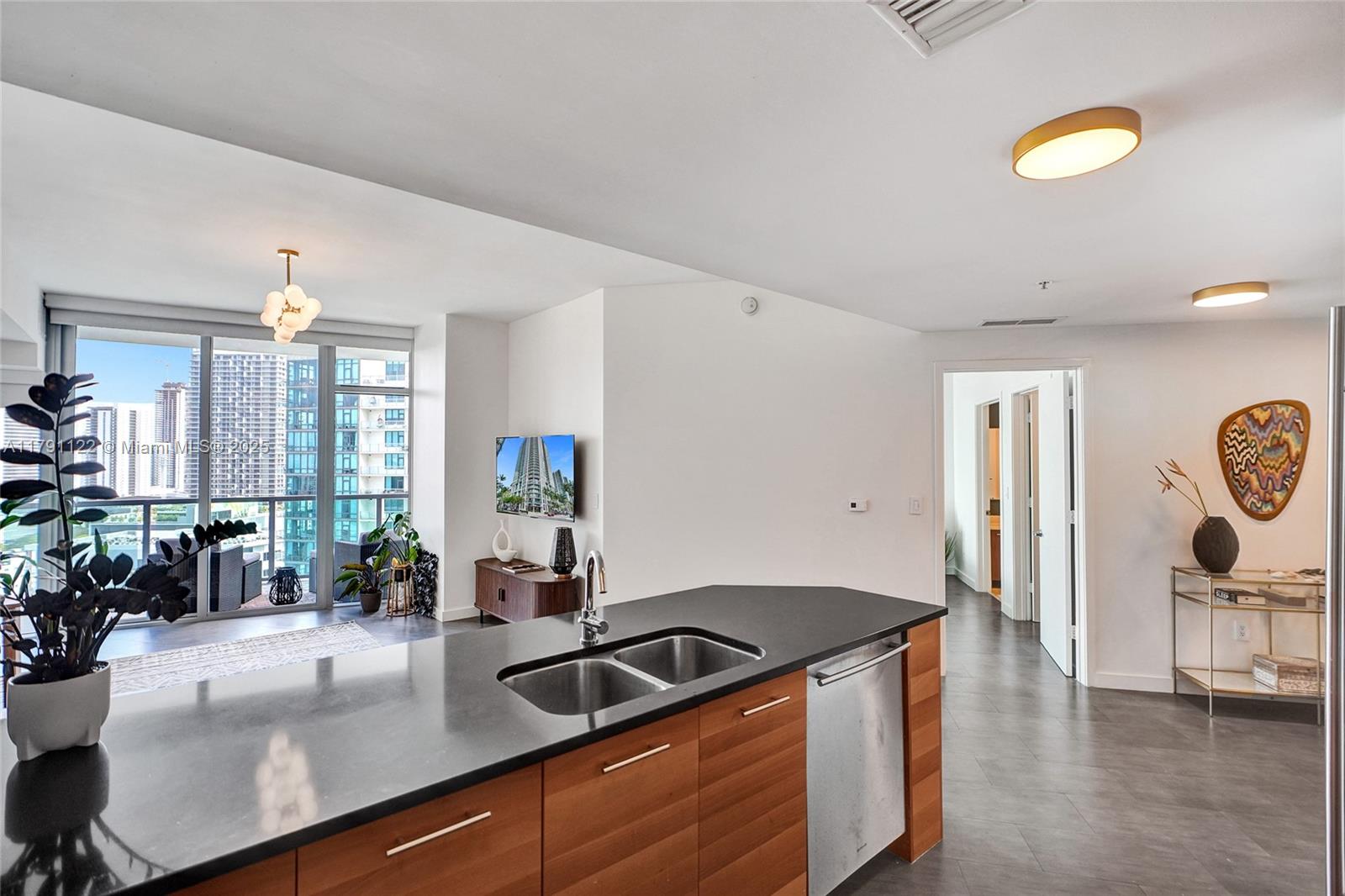 3301 NE 1st Ave H2006