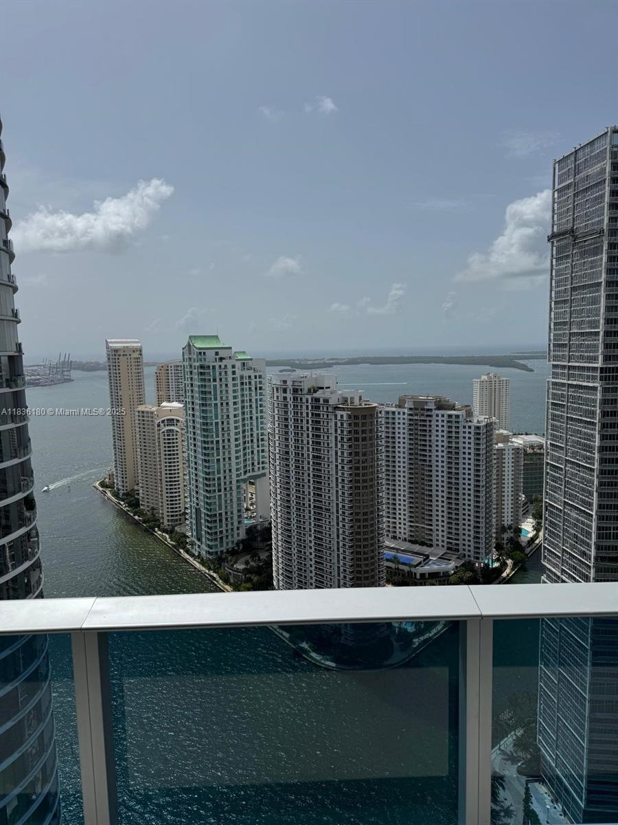 200 Biscayne Boulevard Way 4603, Miami, FL, 33131/$1,300,000 1 200 Biscayne Boulevard Way 4603