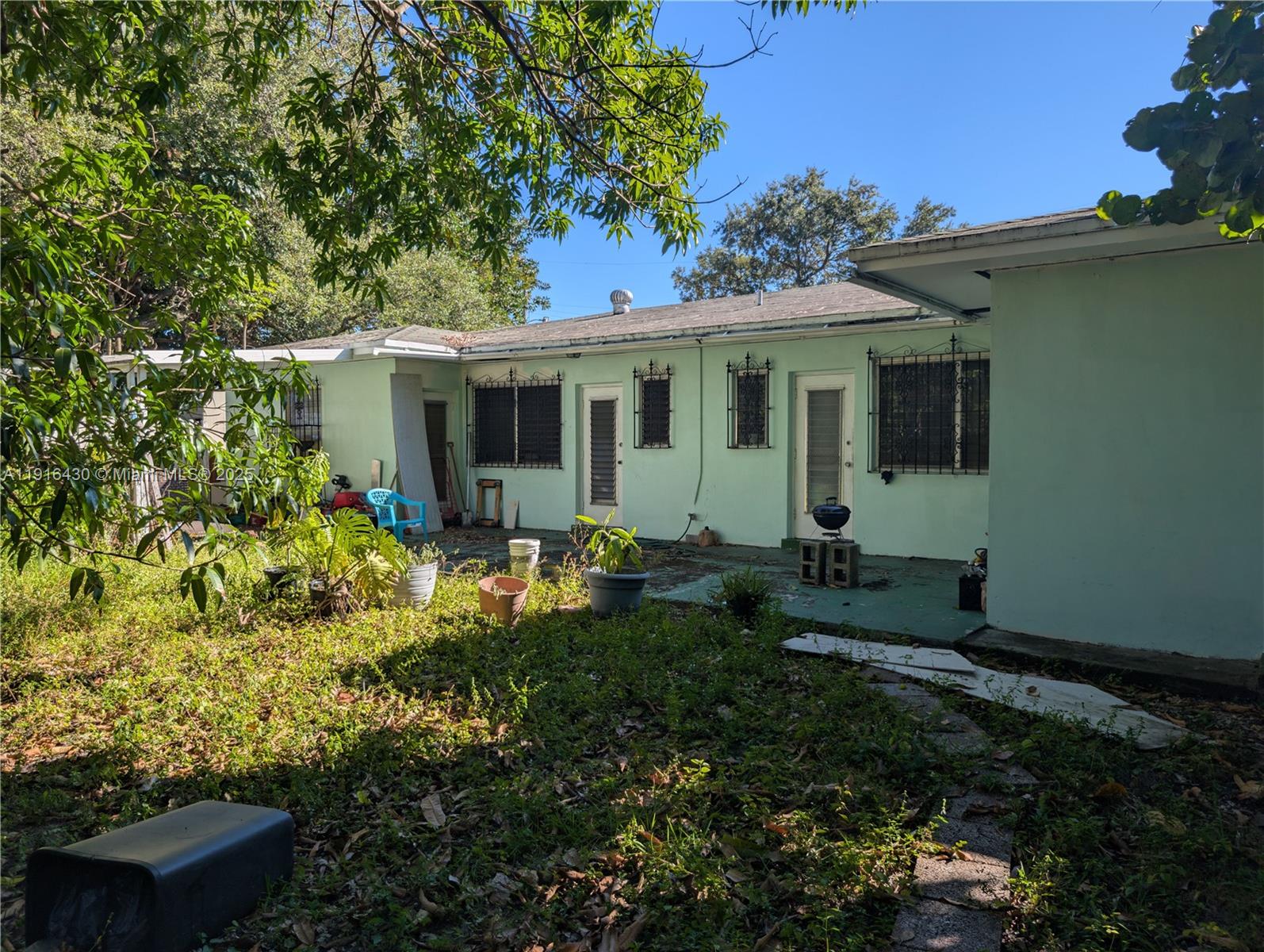 335 - 337 NE 168th St