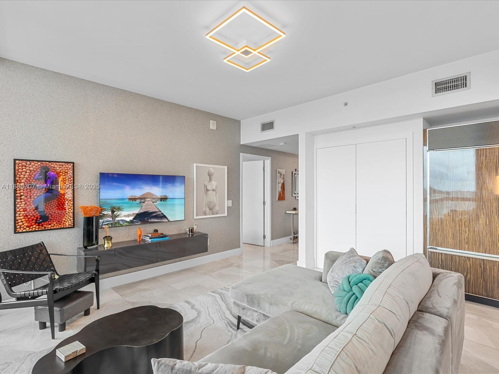 6899 Collins Ave 1010