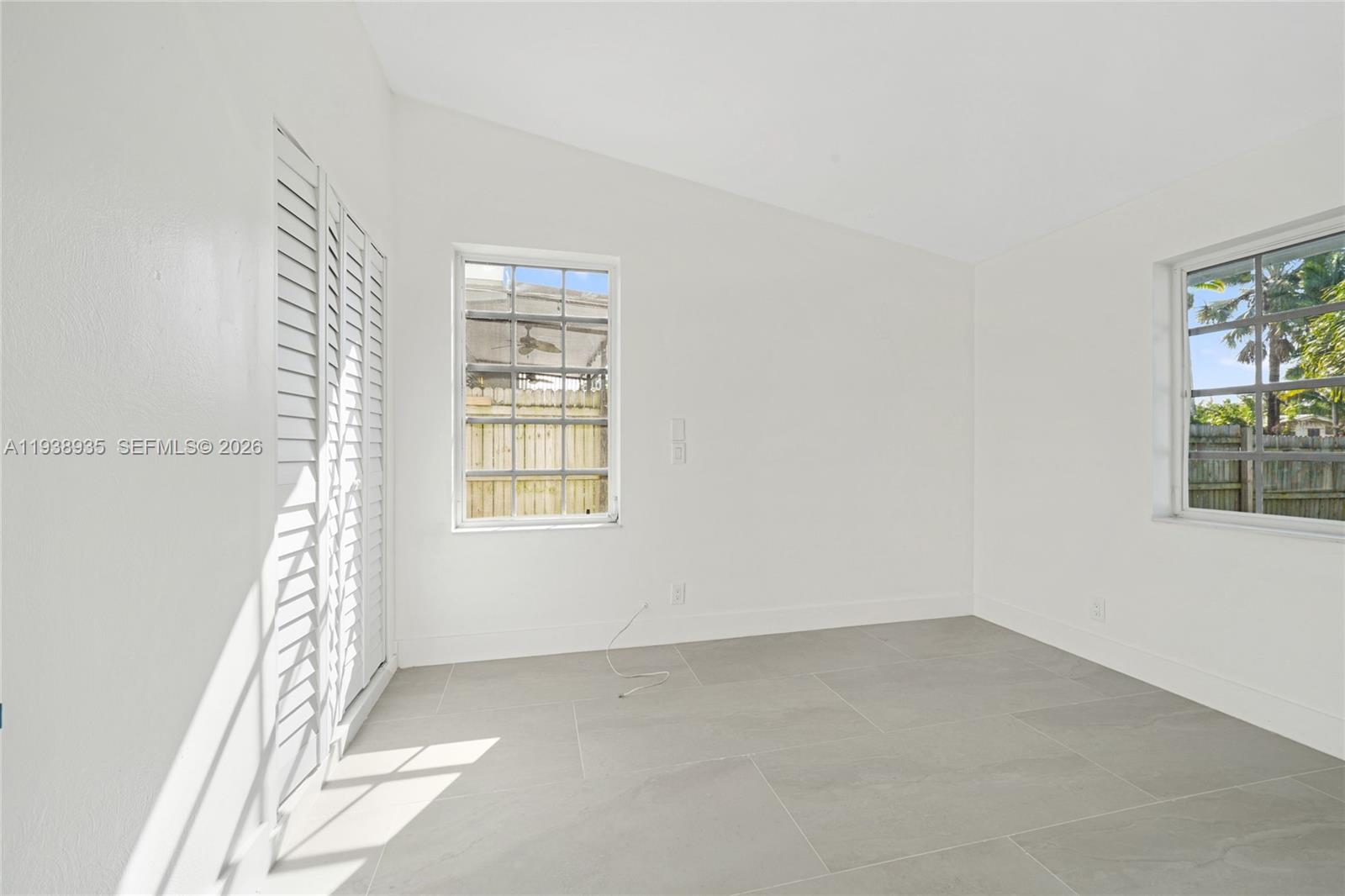 LAUDERDALE ISLES NO 2-BLK - Residential