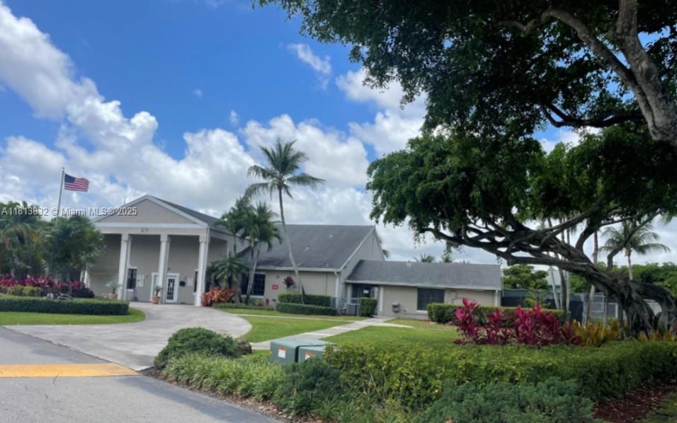 LAKESHORE CONDO #5 - Residential Lease