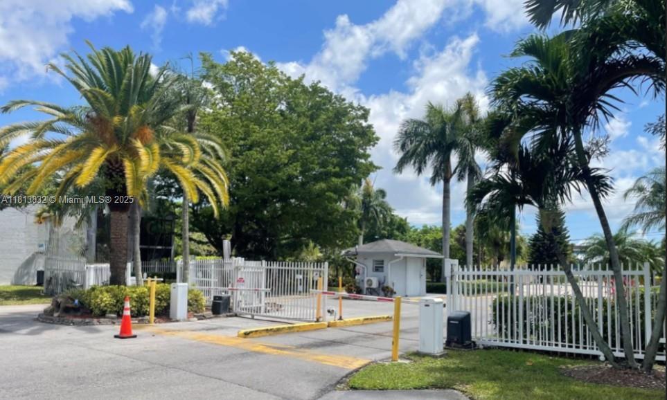 LAKESHORE CONDO #5 - Residential Lease