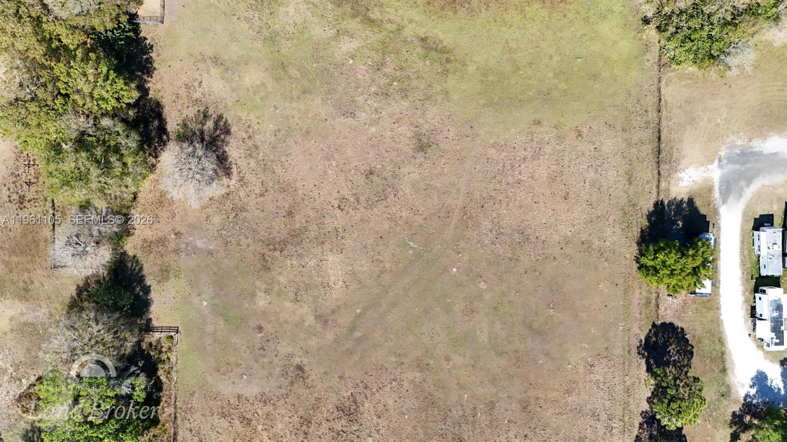 WHISPERING PINES - Land