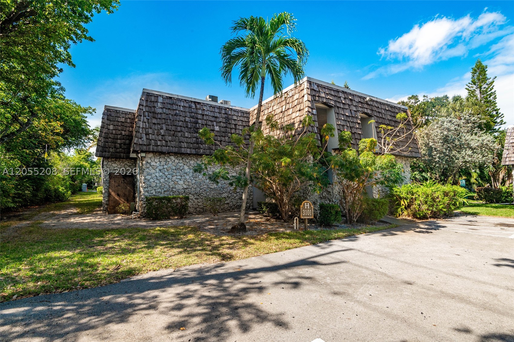Photo 1 of 13 — 3101 Oakland Shores Dr H105, Oakland Park, FL 33309