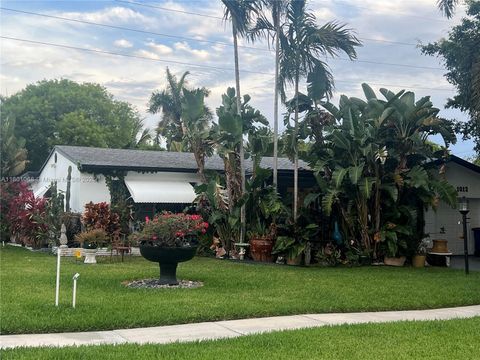 1012 NE 8th St Hallandale Beach FL 33009