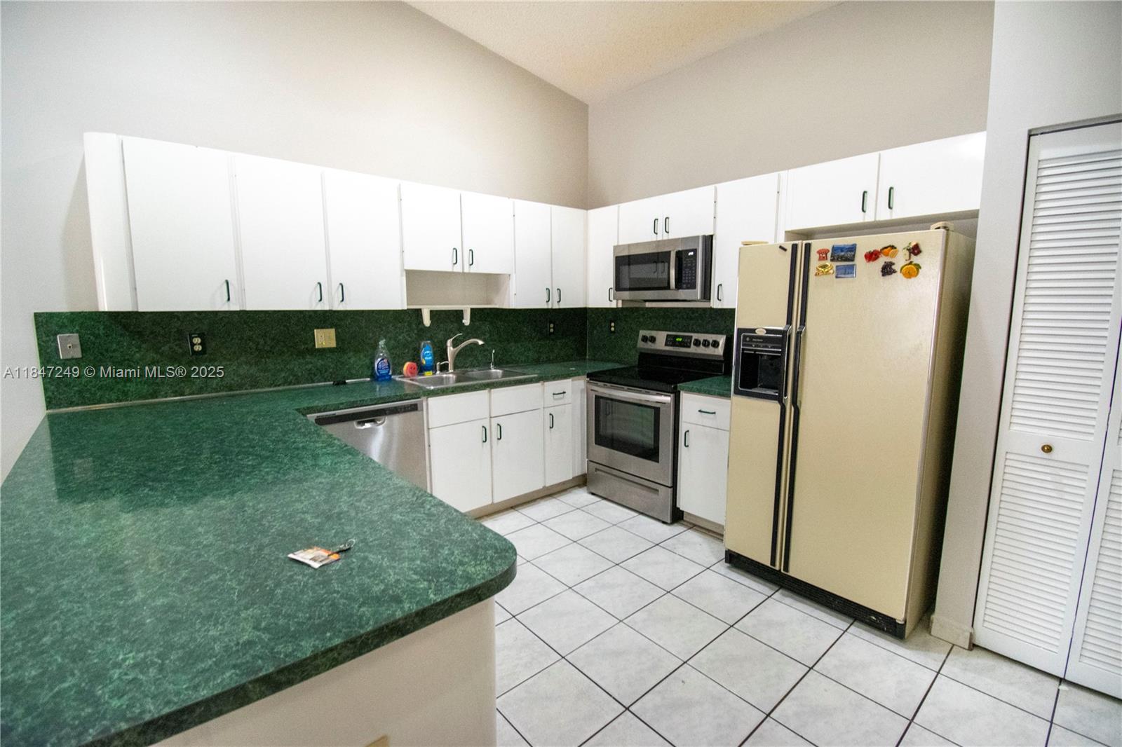 BIRD LAKES SOUTH SEC 2 - Residential