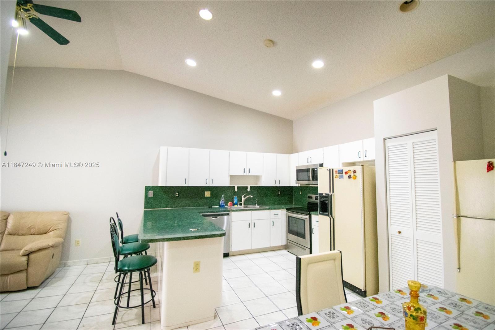 BIRD LAKES SOUTH SEC 2 - Residential