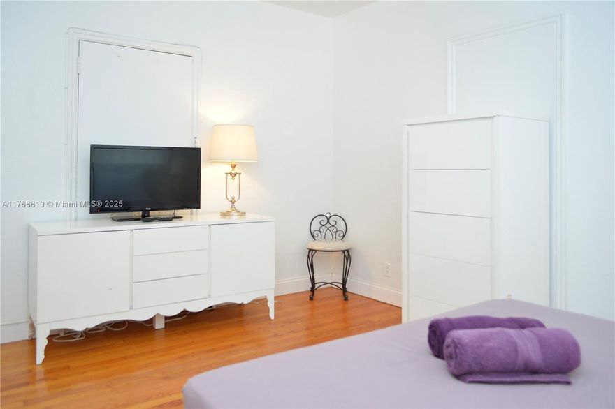 Great investment opportunity. Offering modern updates and a prime location, recent upgrades include a new roof, updated plumbing, and a newly renovated laundry room for added convenience. Enjoy a private garden entrance that enhances the unit’s charm and tranquility. Original Art Deco building. Can sell as bundle with unit 3 and 12.