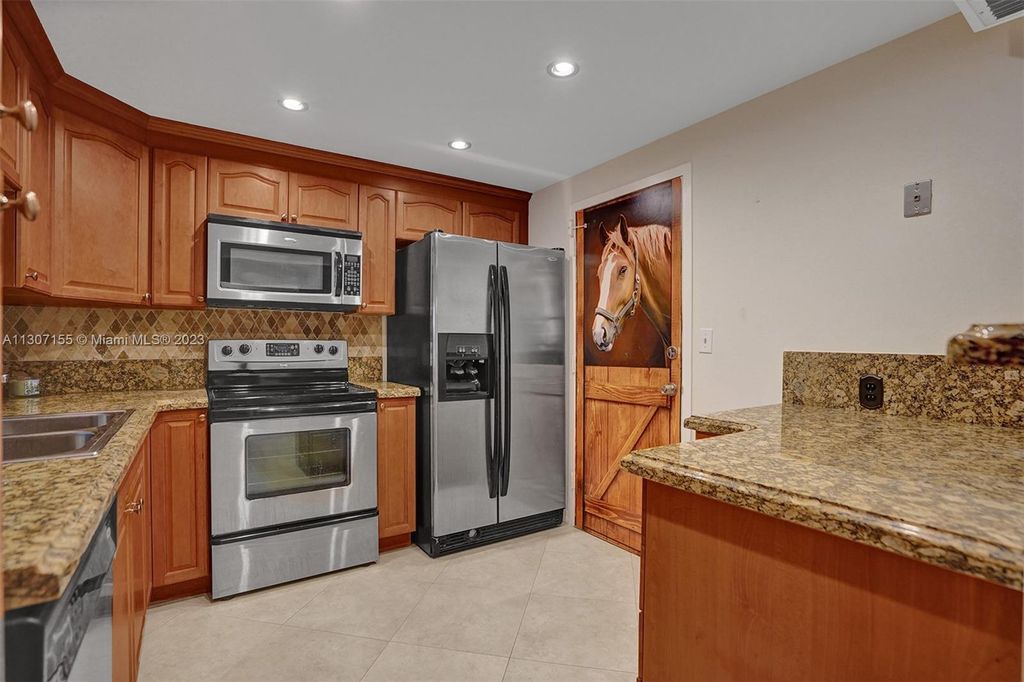 Photo of 401 NE 14th Ave #101, Hallandale Beach, FL 33009 (MLS # A11307155)