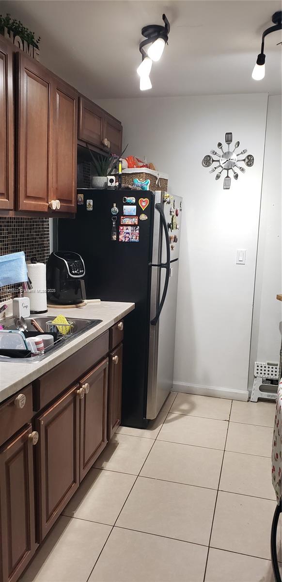 SUNSET PALMS WEST CONDO - Residential