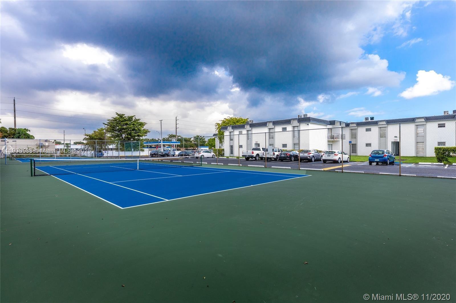 SUNSET PALMS WEST CONDO - Residential