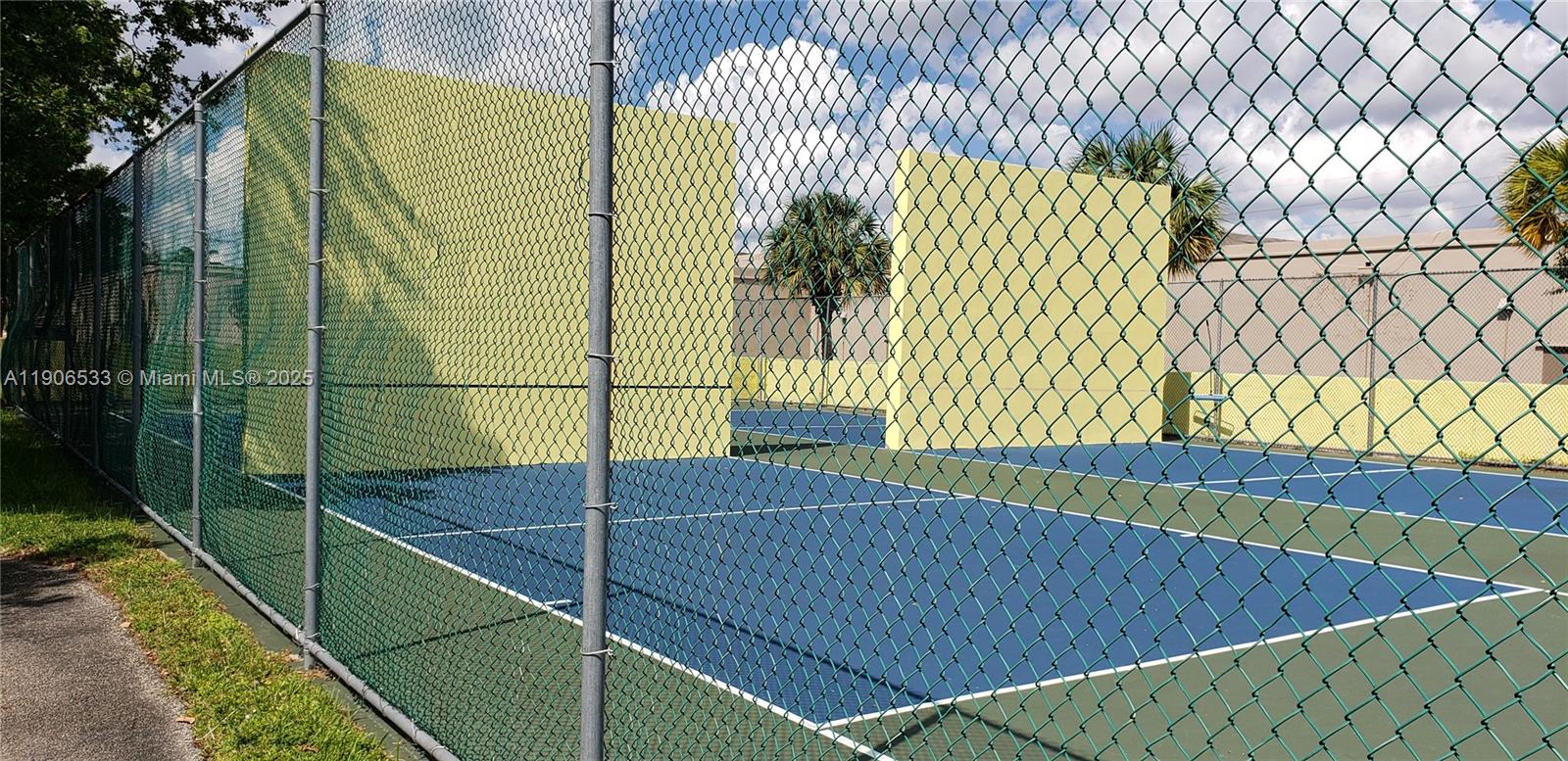 SUNSET PALMS WEST CONDO - Residential