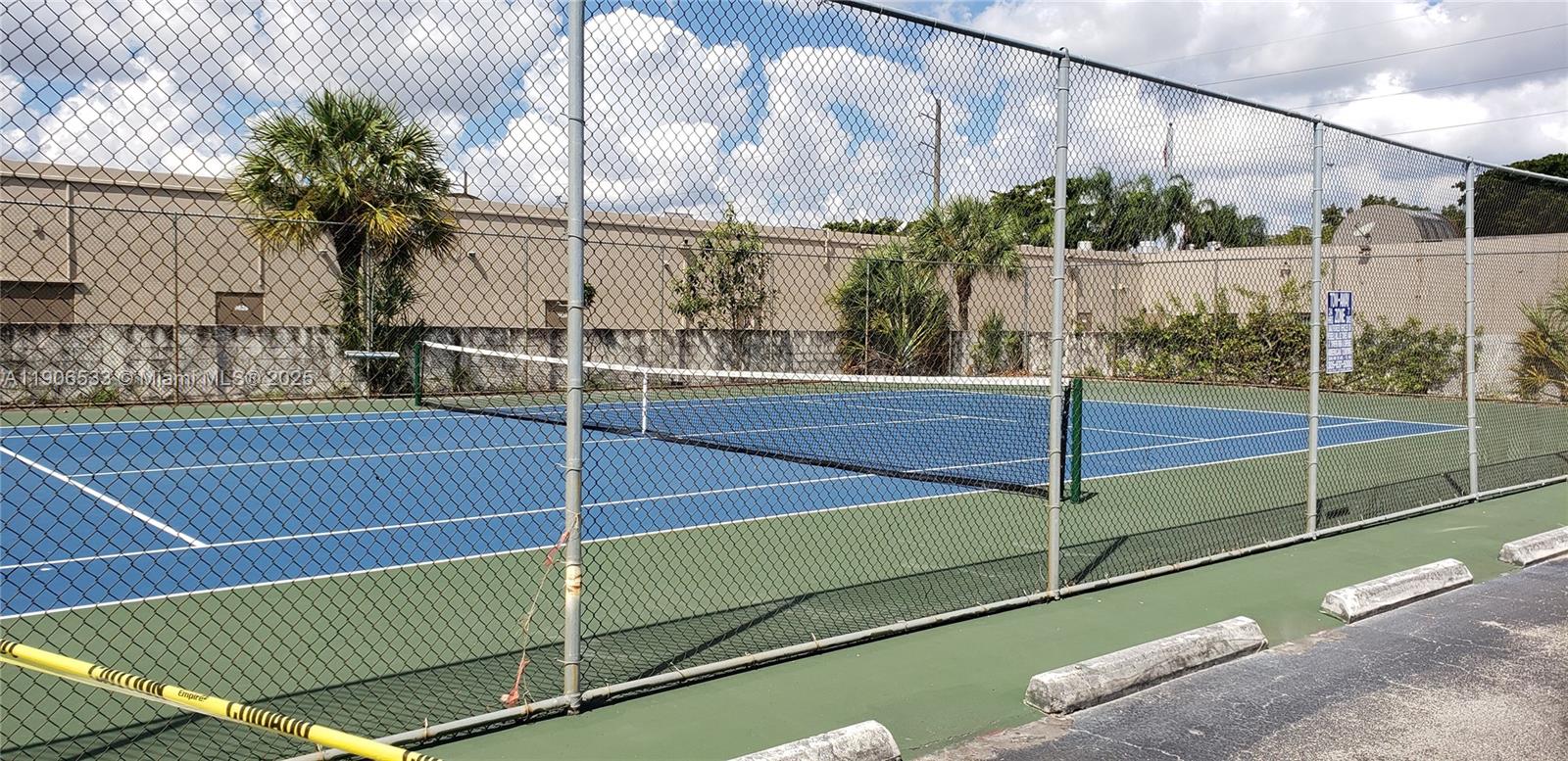 SUNSET PALMS WEST CONDO - Residential