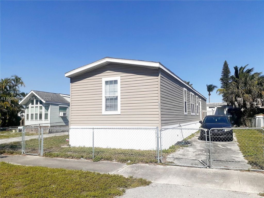 Photo of 13331 SW 7th Pl, Davie, FL 33325 (MLS # A11958788)