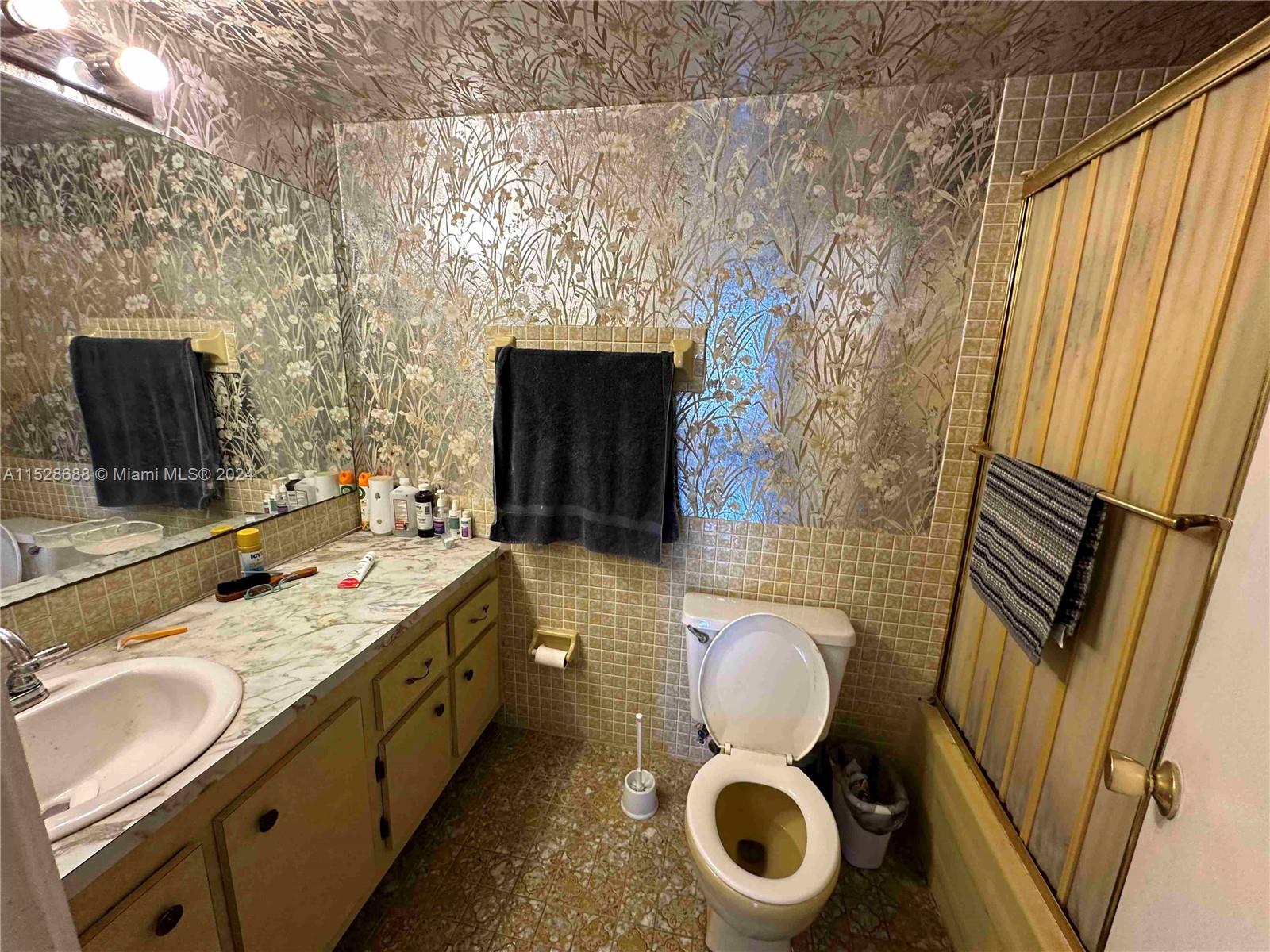 CASTLE APARTMENTS 17 COND - Residential