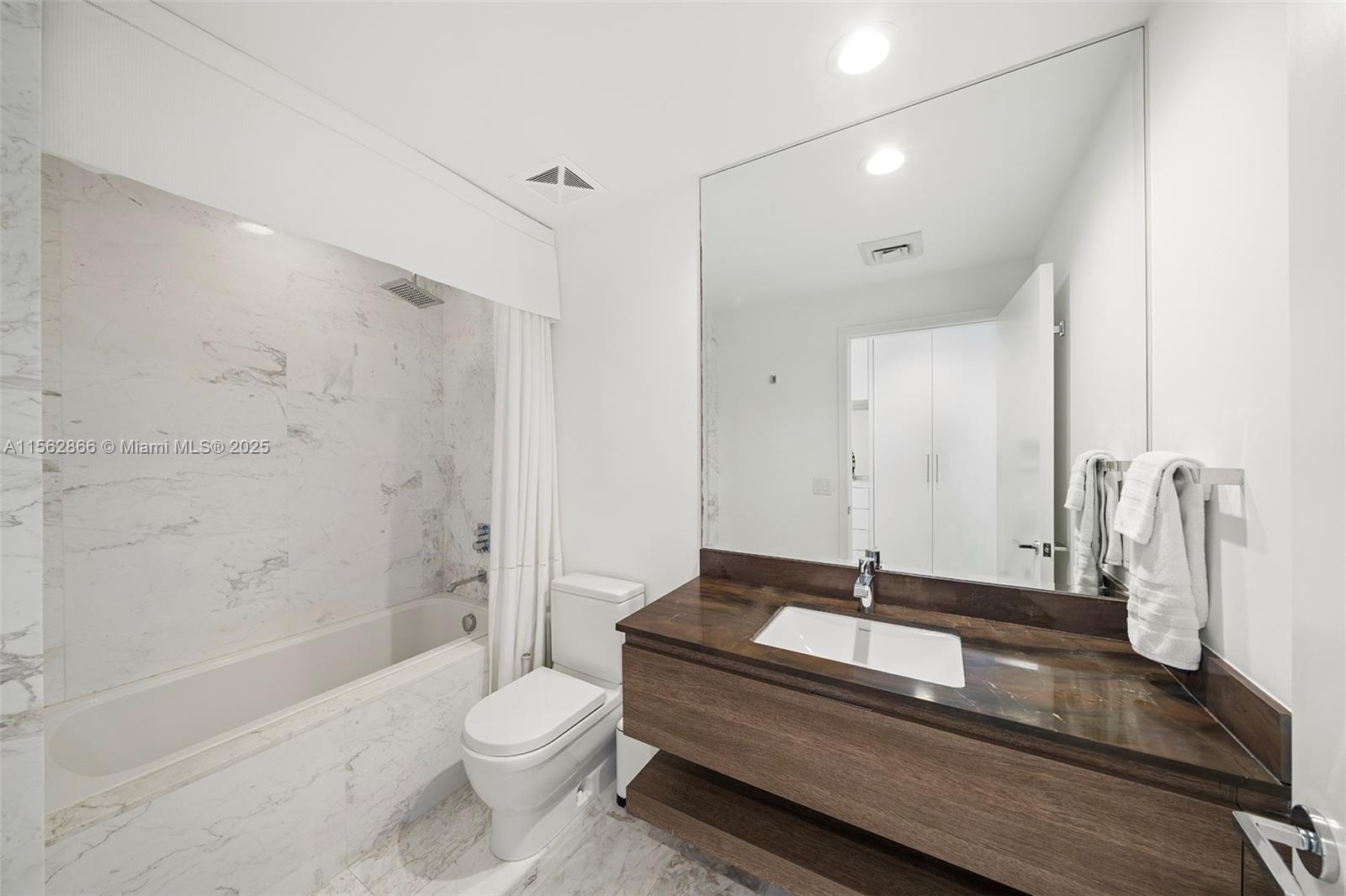 OCEANA KEY BISCAYNE CONDO - Residential Lease