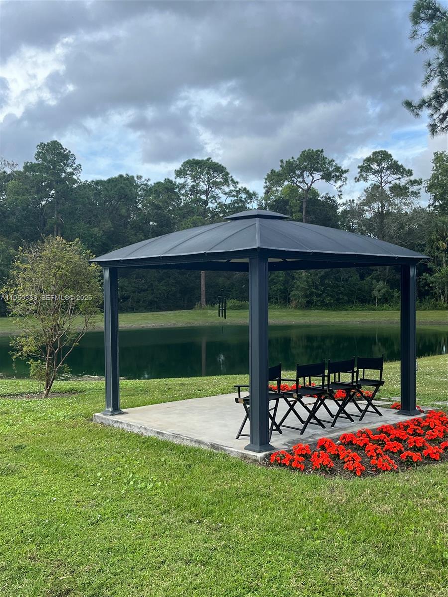 LOXAHATCHEE GROVES - Residential