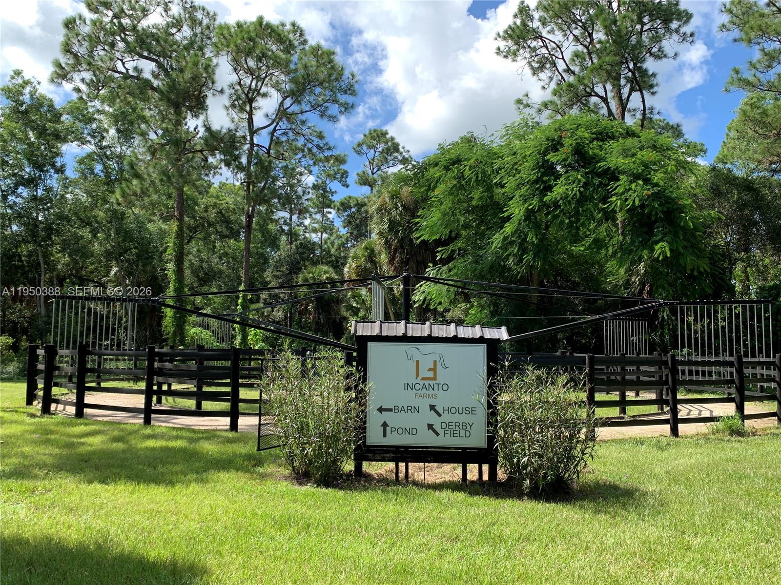 LOXAHATCHEE GROVES - Residential