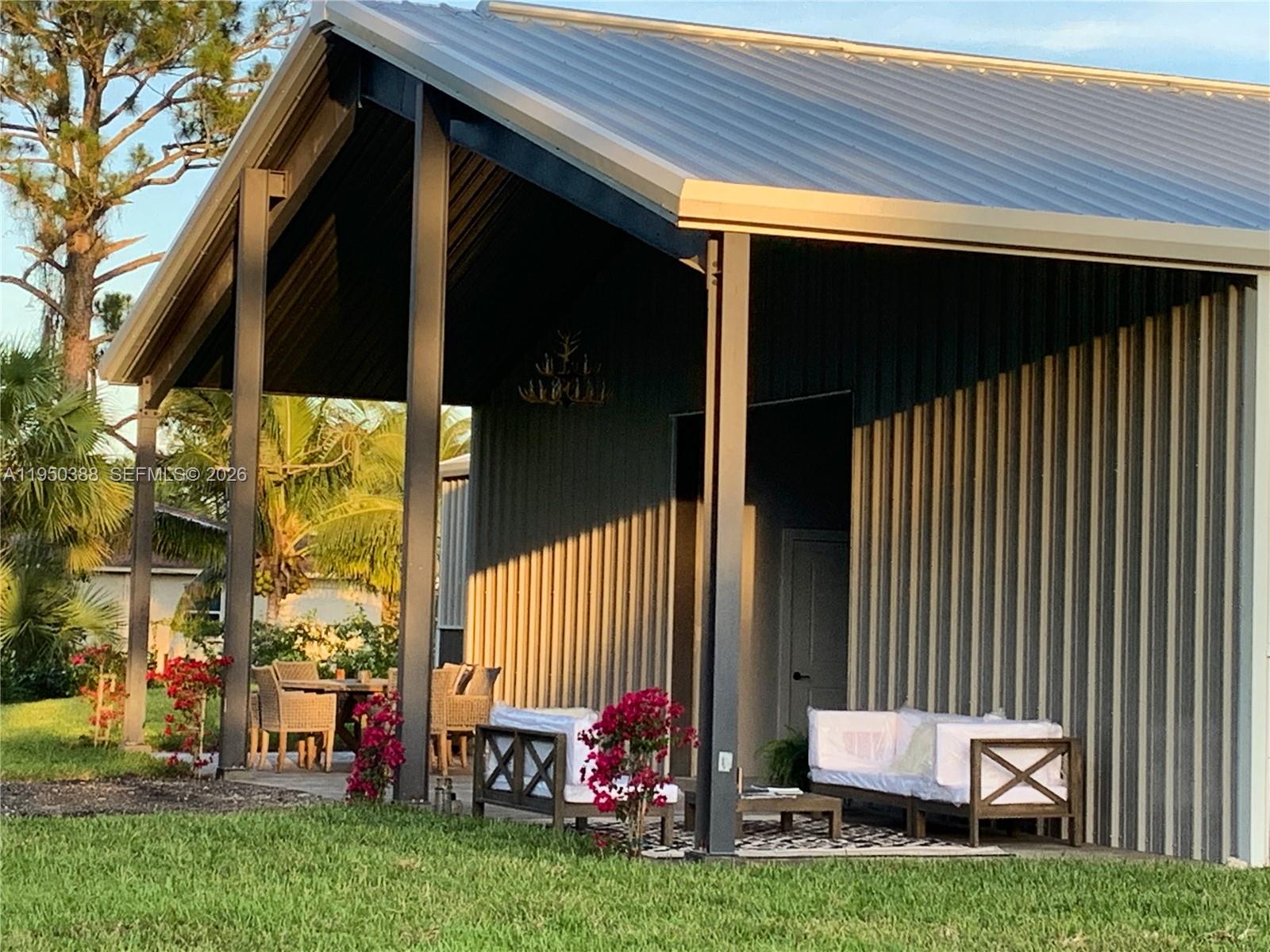 LOXAHATCHEE GROVES - Residential