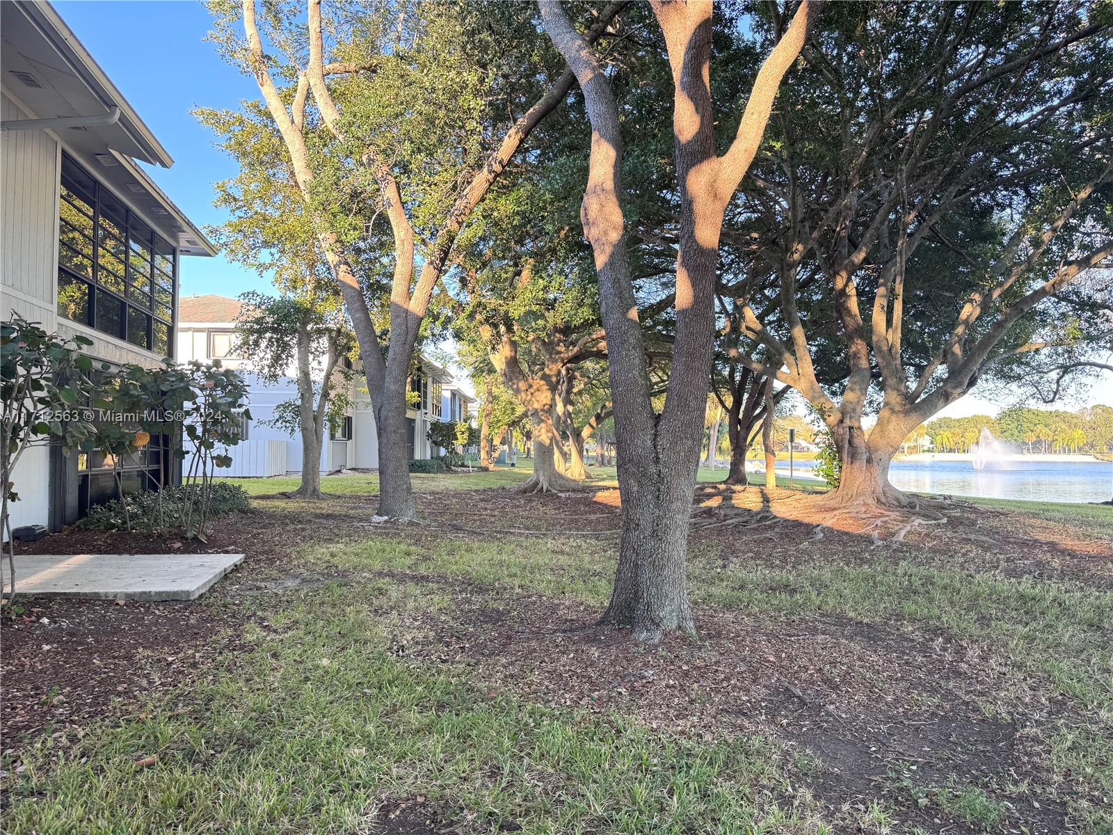 Move in with just TWO MONTHS (First + Deposit)! Enjoy a beautiful two-bedroom, two-bathroom apartment with stunning lake views and a spacious terrace. Includes an in-unit washer and dryer, access to recreational green areas, an excellent clubhouse, and ample parking. Assigned A+ schools in the area, ready for you! Only two months needed to move in!