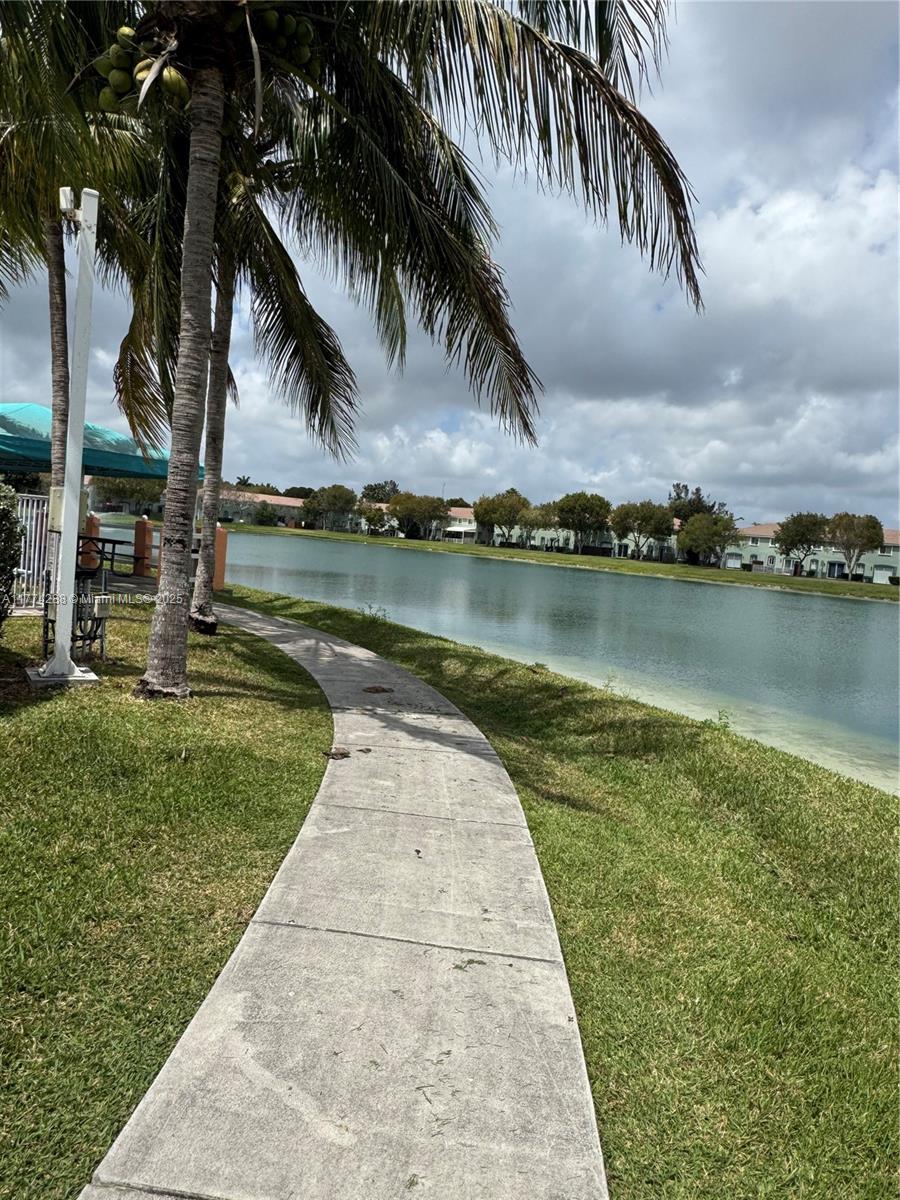 Property for Sale at 1661 Se 29th Ct 108, Homestead, Miami-Dade County, Florida - Bedrooms: 3 
Bathrooms: 2  - $237,000