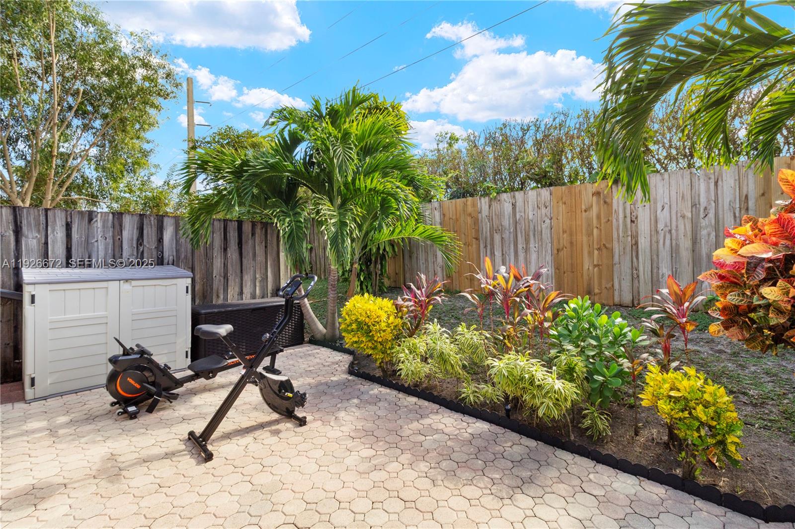 THE LAKES - Residential