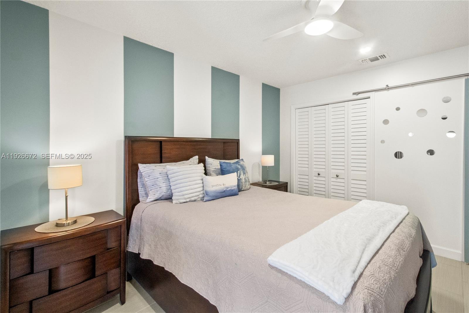 THE LAKES - Residential