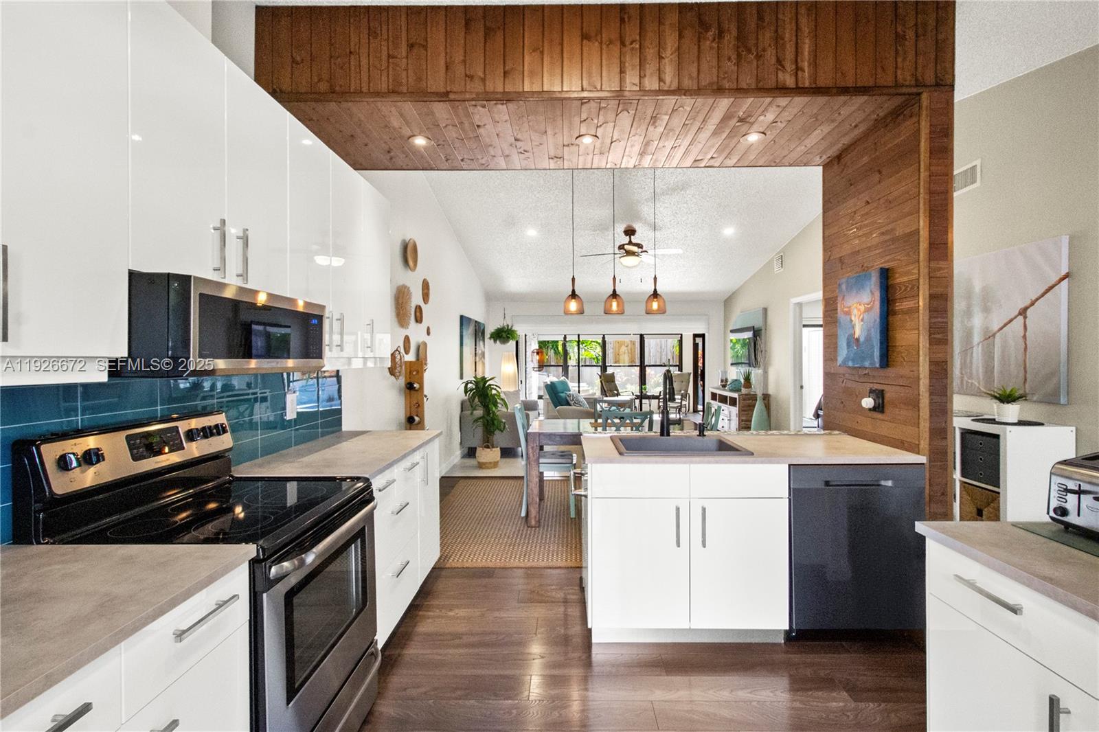 THE LAKES - Residential