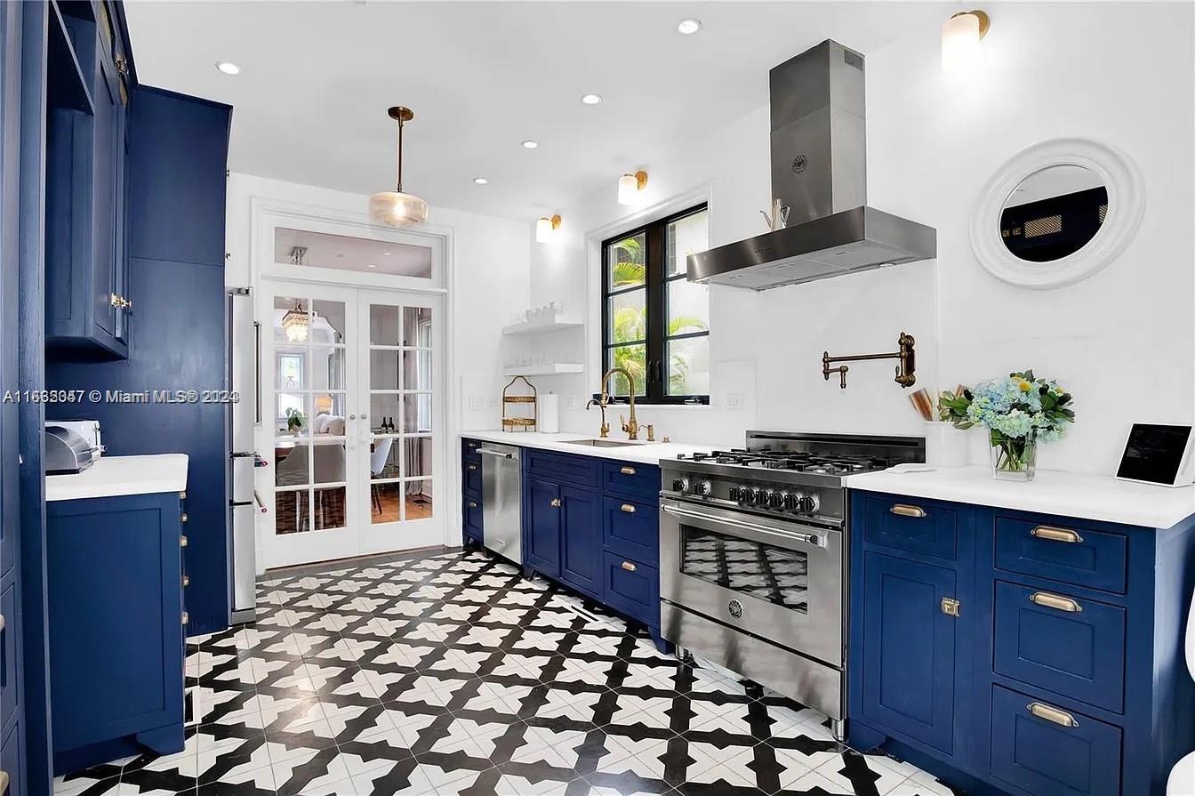 CORAL GABLES C C SEC 3 - Residential