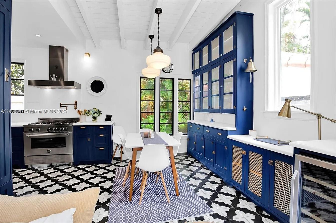 CORAL GABLES C C SEC 3 - Residential